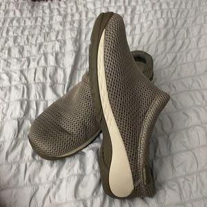 Merrill Tan Women’s Comfort Slip On Size 8 New